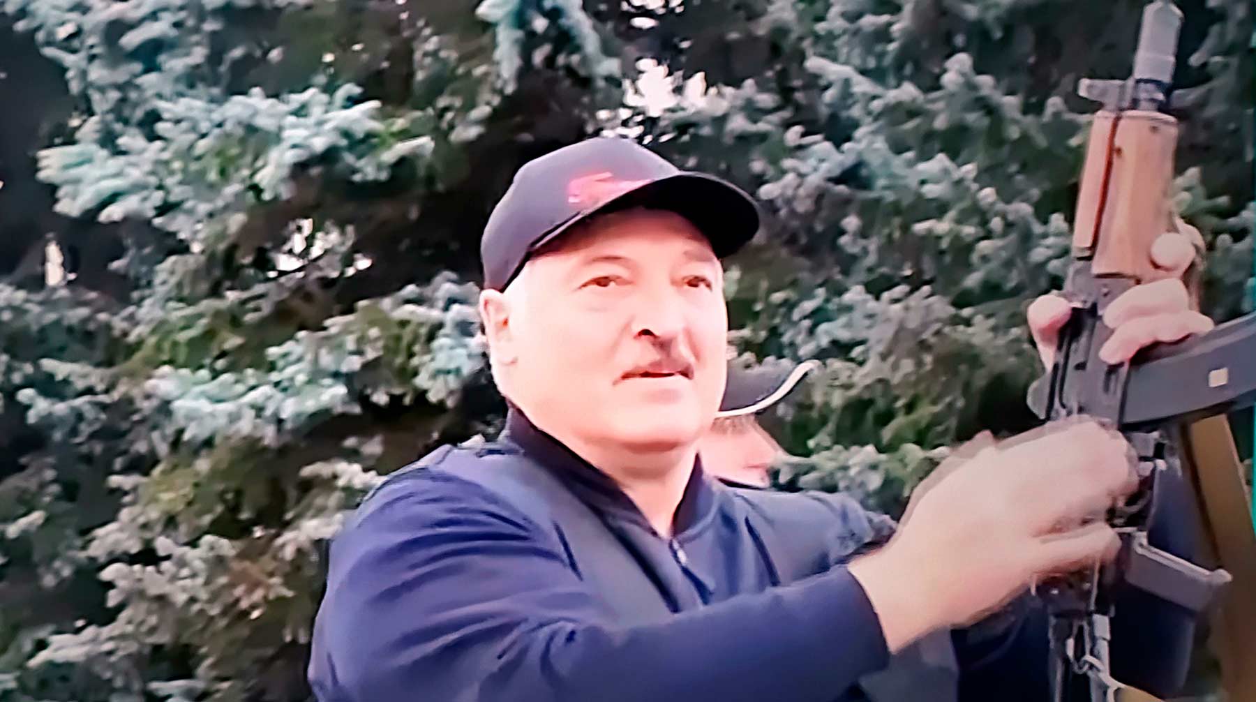 Лукашэнка дазволіў вайскоўцам страляць у грамадзян без папераджальнага стрэлу