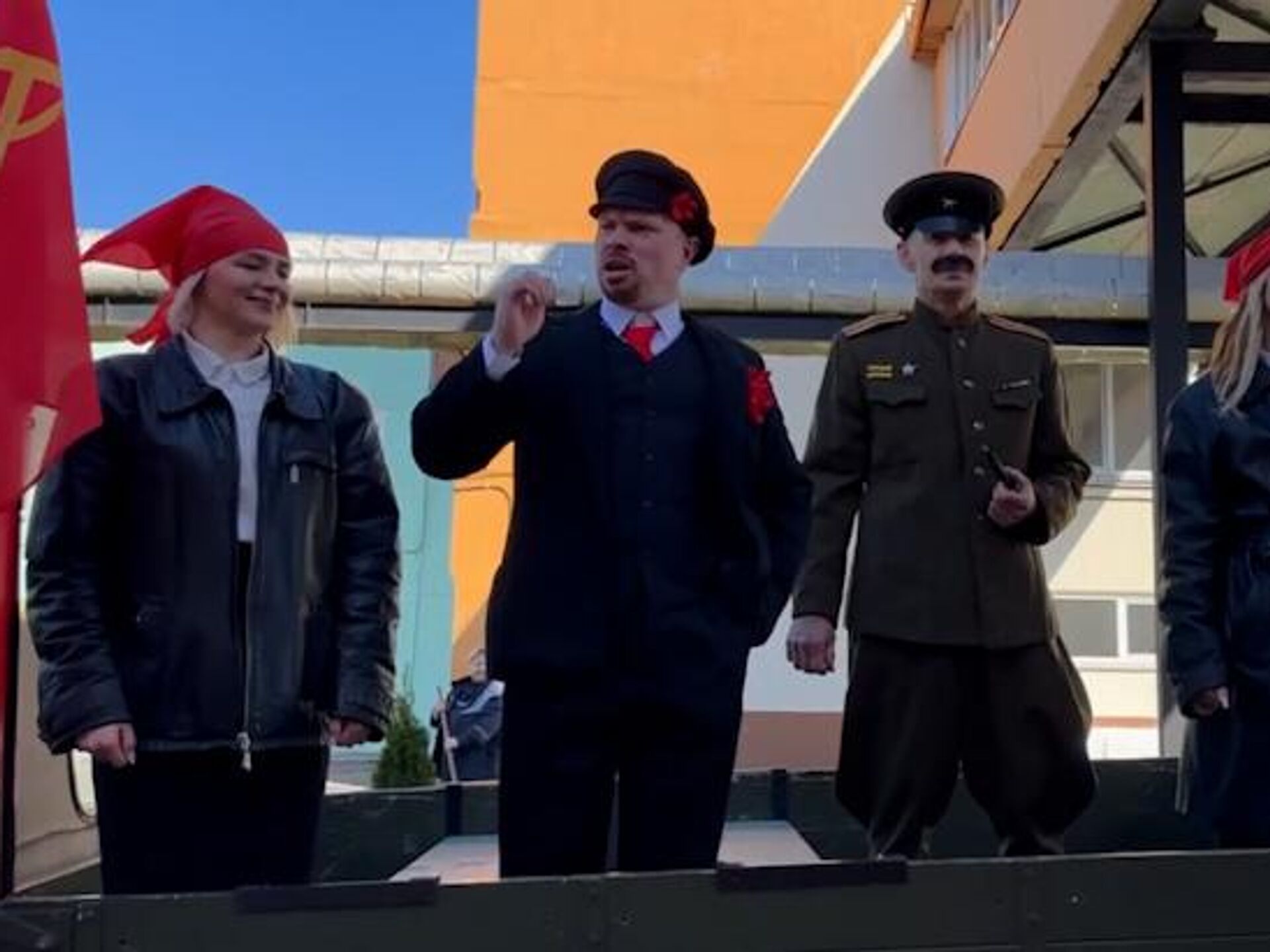 На суботнік у Гомелі выйшлі нават Ленін са Сталіным