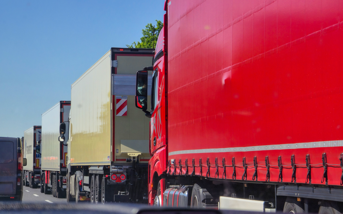 “Усе прымежныя паркоўкі забітыя фурамі з літоўскімі нумарамі”